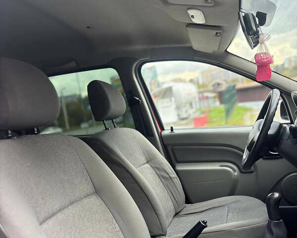 Красный Дачия Логан, объемом двигателя 1.5 л и пробегом 157 тыс. км за 4399 $, фото 18 на Automoto.ua