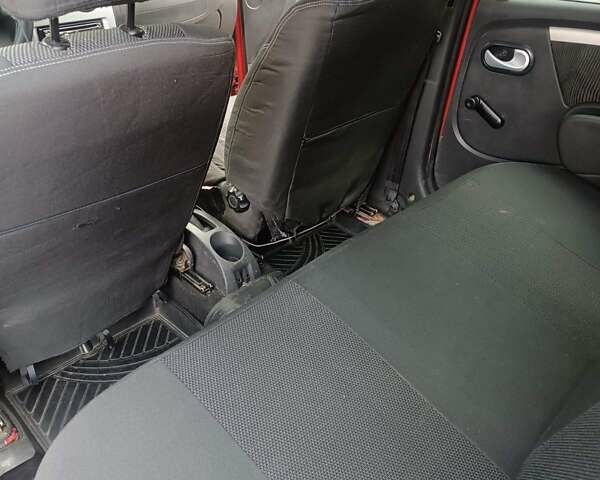 Красный Дачия Логан, объемом двигателя 1.39 л и пробегом 223 тыс. км за 3499 $, фото 3 на Automoto.ua