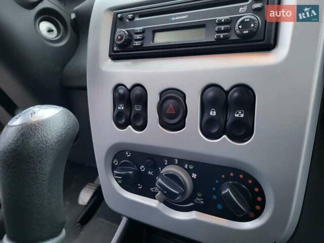 Красный Дачия Логан, объемом двигателя 1.6 л и пробегом 162 тыс. км за 4900 $, фото 13 на Automoto.ua