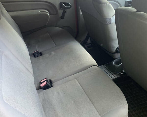 Червоний Дачія Logan, об'ємом двигуна 1.6 л та пробігом 242 тис. км за 4650 $, фото 4 на Automoto.ua