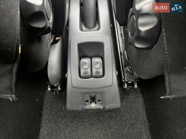 Красный Дачия Логан, объемом двигателя 1.6 л и пробегом 255 тыс. км за 5650 $, фото 13 на Automoto.ua