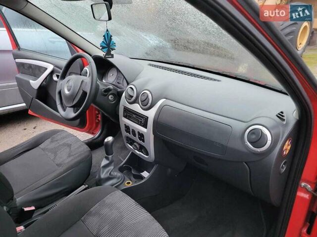 Красный Дачия Логан, объемом двигателя 1.6 л и пробегом 162 тыс. км за 4900 $, фото 7 на Automoto.ua