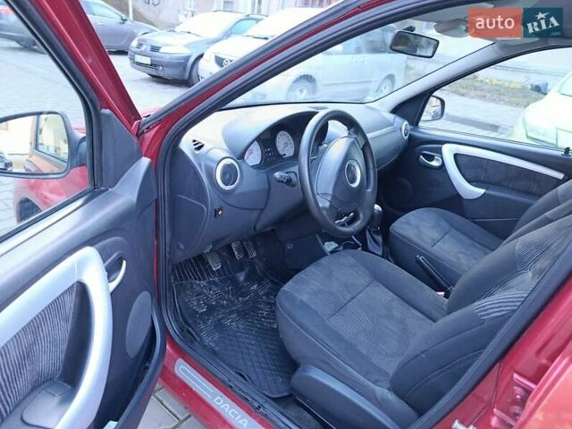 Красный Дачия Логан, объемом двигателя 1.6 л и пробегом 280 тыс. км за 3950 $, фото 15 на Automoto.ua