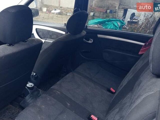 Красный Дачия Логан, объемом двигателя 1.6 л и пробегом 220 тыс. км за 1700 $, фото 9 на Automoto.ua