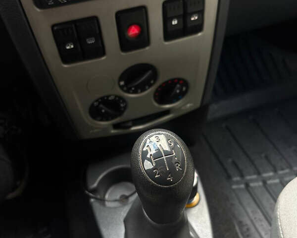 Красный Дачия Логан, объемом двигателя 1.5 л и пробегом 157 тыс. км за 4399 $, фото 19 на Automoto.ua