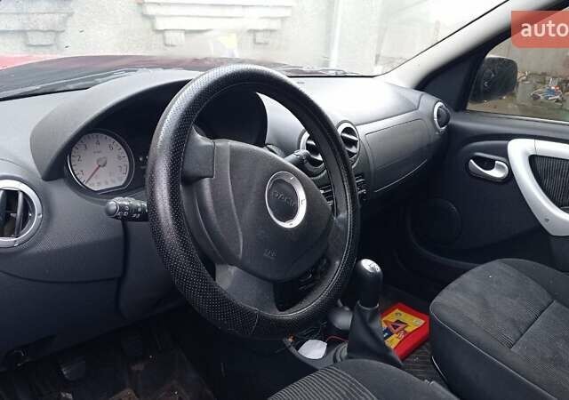 Красный Дачия Логан, объемом двигателя 1.6 л и пробегом 220 тыс. км за 1700 $, фото 8 на Automoto.ua