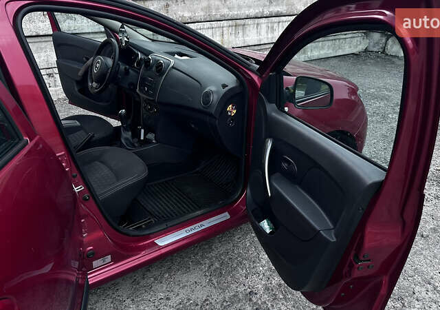 Дачія Logan 2015 у Жовкві на Automoto.ua Червоний Дачія Logan, об'ємом двигуна 1.46 л та пробігом 200 тис. км за 7500 $, фото 5 на Automoto.ua