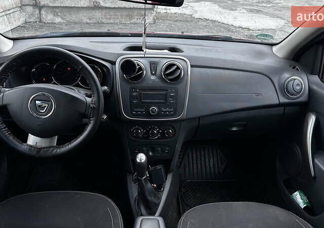 Дачія Logan 2015 у Жовкві на Automoto.ua Червоний Дачія Logan, об'ємом двигуна 1.46 л та пробігом 200 тис. км за 7500 $, фото 11 на Automoto.ua