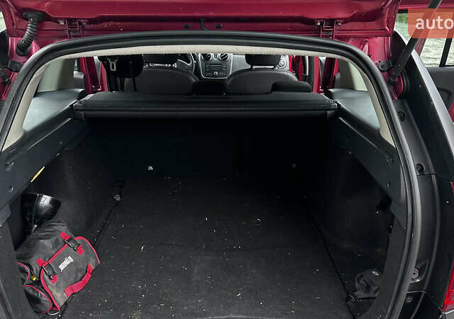 Дачія Logan 2015 у Жовкві на Automoto.ua Червоний Дачія Logan, об'ємом двигуна 1.46 л та пробігом 200 тис. км за 7500 $, фото 7 на Automoto.ua