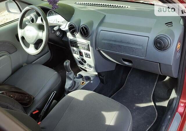 Красный Дачия Логан, объемом двигателя 1.6 л и пробегом 180 тыс. км за 2100 $, фото 22 на Automoto.ua