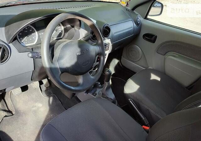 Красный Дачия Логан, объемом двигателя 1.6 л и пробегом 180 тыс. км за 2100 $, фото 28 на Automoto.ua