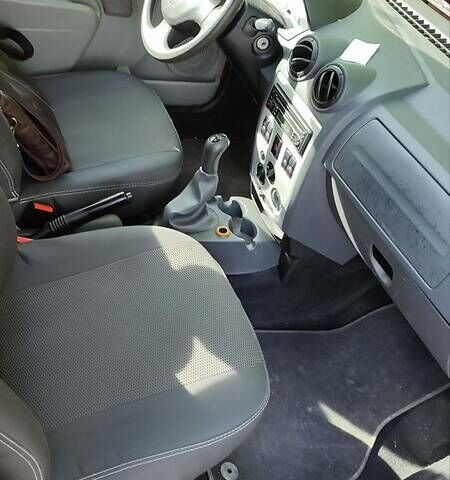 Красный Дачия Логан, объемом двигателя 1.6 л и пробегом 180 тыс. км за 2100 $, фото 20 на Automoto.ua