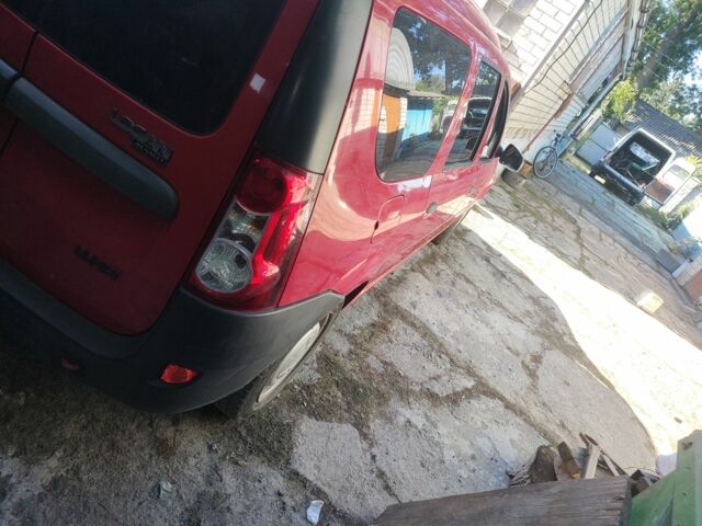 Красный Дачия Логан, объемом двигателя 1.4 л и пробегом 120 тыс. км за 3800 $, фото 1 на Automoto.ua