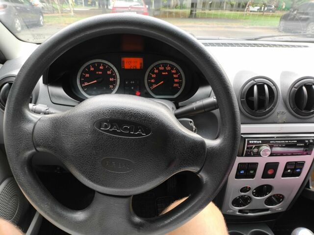 Красный Дачия Логан, объемом двигателя 1.6 л и пробегом 228 тыс. км за 4400 $, фото 13 на Automoto.ua