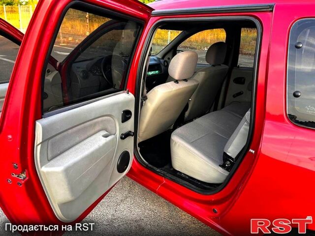 Червоний Дачія Logan, об'ємом двигуна 1.6 л та пробігом 140 тис. км за 3800 $, фото 4 на Automoto.ua