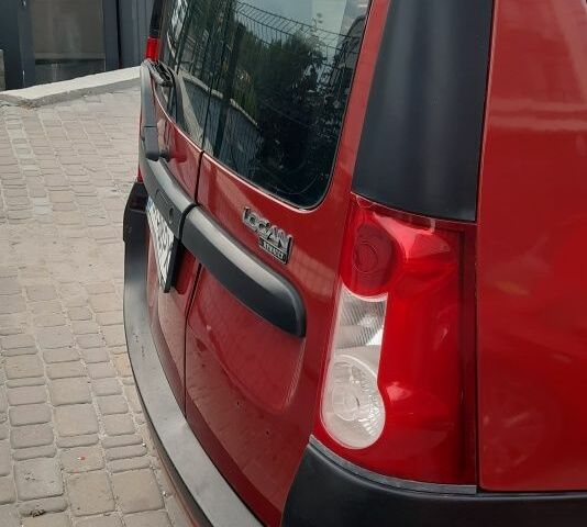 Красный Дачия Логан, объемом двигателя 1.6 л и пробегом 152 тыс. км за 3500 $, фото 9 на Automoto.ua