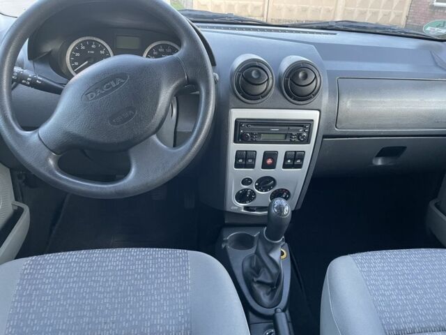 Красный Дачия Логан, объемом двигателя 1.6 л и пробегом 204 тыс. км за 4900 $, фото 5 на Automoto.ua