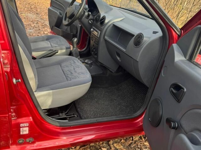 Красный Дачия Логан, объемом двигателя 0 л и пробегом 81 тыс. км за 5300 $, фото 6 на Automoto.ua