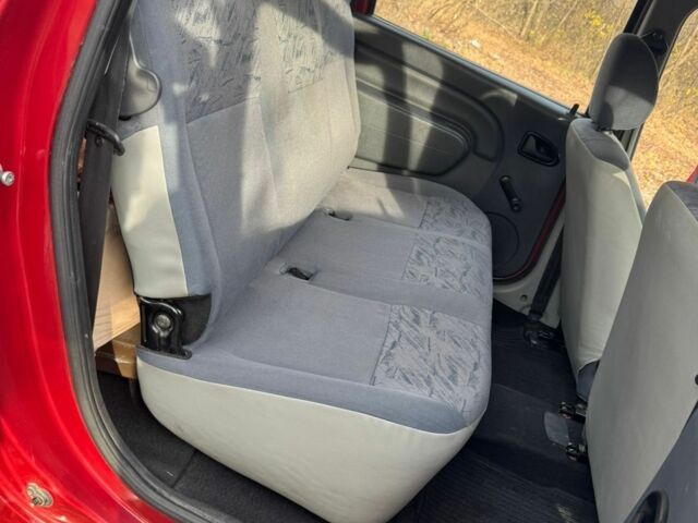 Красный Дачия Логан, объемом двигателя 0 л и пробегом 81 тыс. км за 5300 $, фото 7 на Automoto.ua