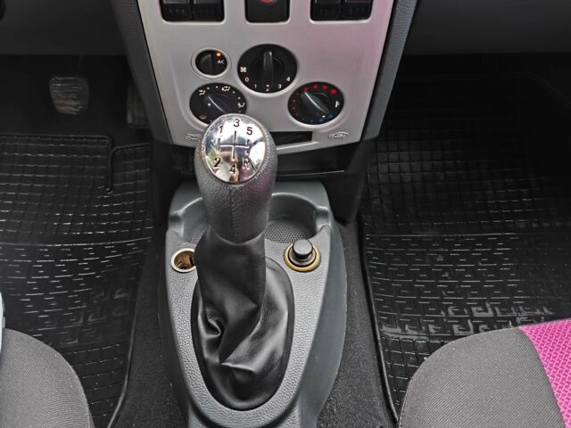 Красный Дачия Логан, объемом двигателя 1.6 л и пробегом 228 тыс. км за 4400 $, фото 12 на Automoto.ua