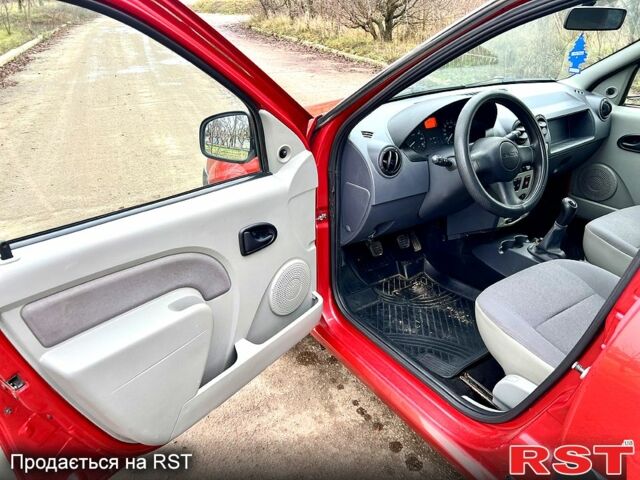 Червоний Дачія Logan, об'ємом двигуна 1.6 л та пробігом 175 тис. км за 5200 $, фото 4 на Automoto.ua