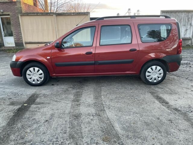 Красный Дачия Логан, объемом двигателя 1.6 л и пробегом 204 тыс. км за 4900 $, фото 1 на Automoto.ua