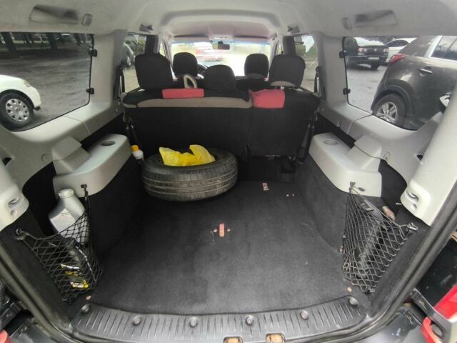 Красный Дачия Логан, объемом двигателя 1.6 л и пробегом 228 тыс. км за 4400 $, фото 9 на Automoto.ua