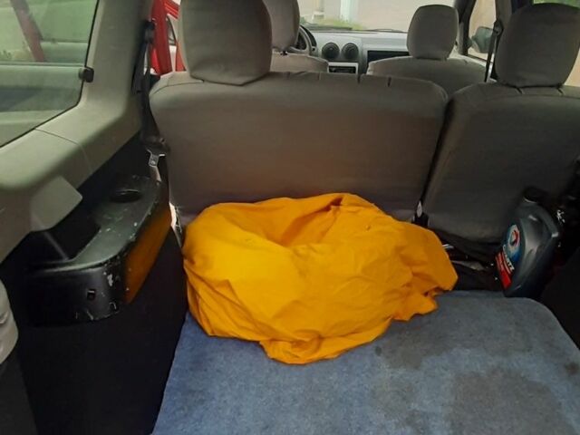 Красный Дачия Логан, объемом двигателя 1.6 л и пробегом 152 тыс. км за 3500 $, фото 23 на Automoto.ua