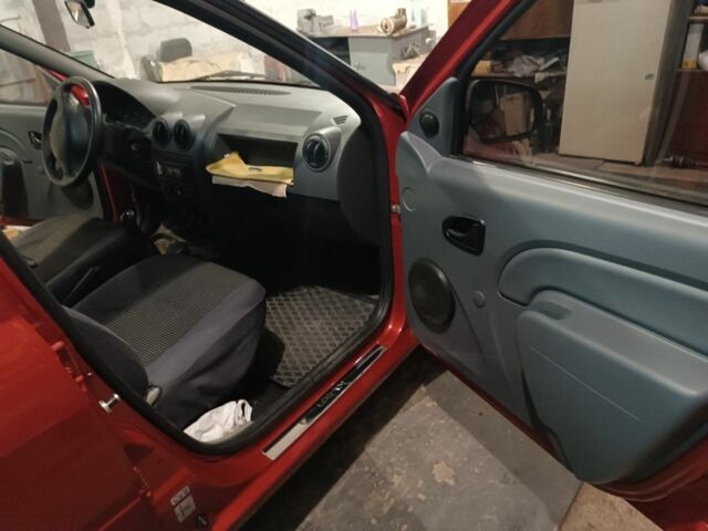 Червоний Дачія Logan, об'ємом двигуна 1.6 л та пробігом 63 тис. км за 5800 $, фото 12 на Automoto.ua