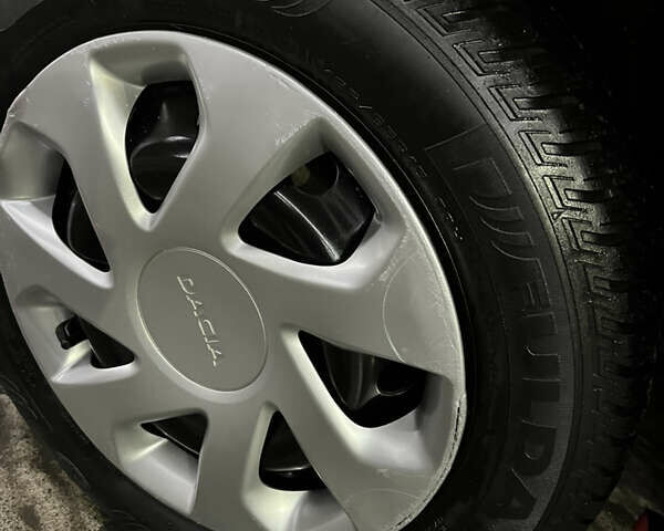 Красный Дачия Логан, объемом двигателя 1.6 л и пробегом 168 тыс. км за 5350 $, фото 14 на Automoto.ua