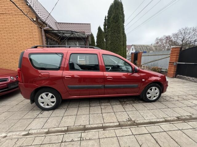 Красный Дачия Логан, объемом двигателя 1.6 л и пробегом 174 тыс. км за 5999 $, фото 2 на Automoto.ua