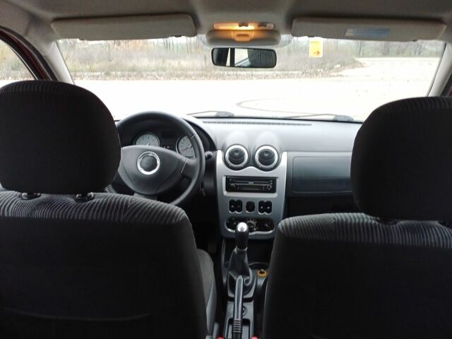 Червоний Дачія Logan, об'ємом двигуна 1.6 л та пробігом 159 тис. км за 5850 $, фото 10 на Automoto.ua