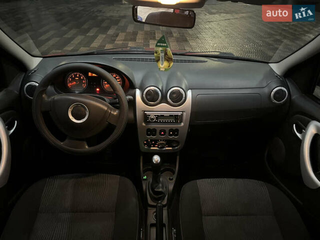 Красный Дачия Логан, объемом двигателя 1.6 л и пробегом 168 тыс. км за 5350 $, фото 17 на Automoto.ua