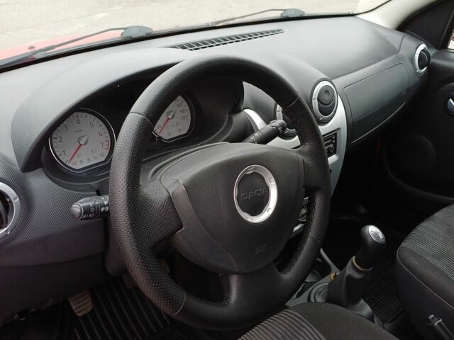 Червоний Дачія Logan, об'ємом двигуна 1.6 л та пробігом 159 тис. км за 5850 $, фото 12 на Automoto.ua