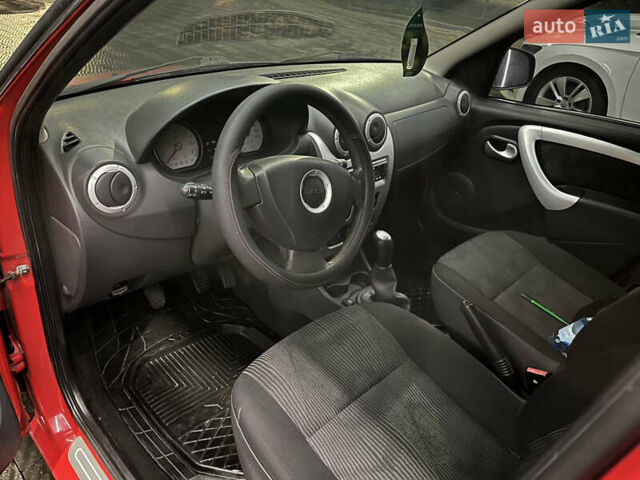 Красный Дачия Логан, объемом двигателя 1.6 л и пробегом 168 тыс. км за 5350 $, фото 28 на Automoto.ua