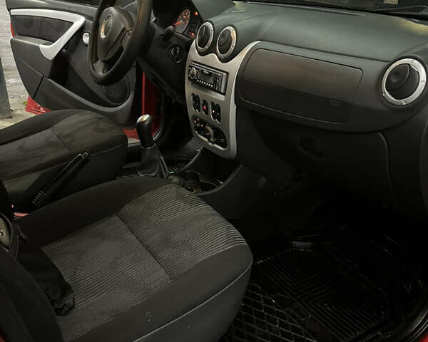 Красный Дачия Логан, объемом двигателя 1.6 л и пробегом 168 тыс. км за 5350 $, фото 19 на Automoto.ua