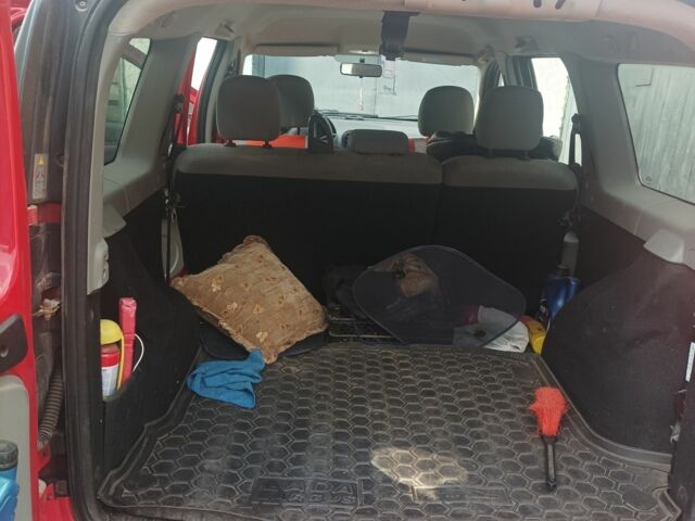 Красный Дачия Логан, объемом двигателя 0 л и пробегом 220 тыс. км за 4500 $, фото 6 на Automoto.ua