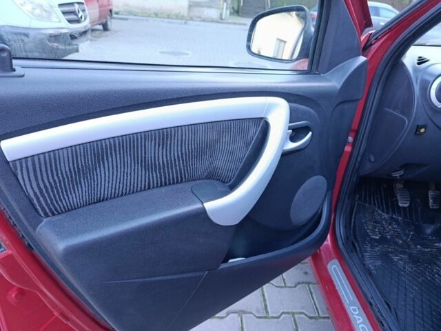 Красный Дачия Логан, объемом двигателя 1.6 л и пробегом 258 тыс. км за 3950 $, фото 20 на Automoto.ua