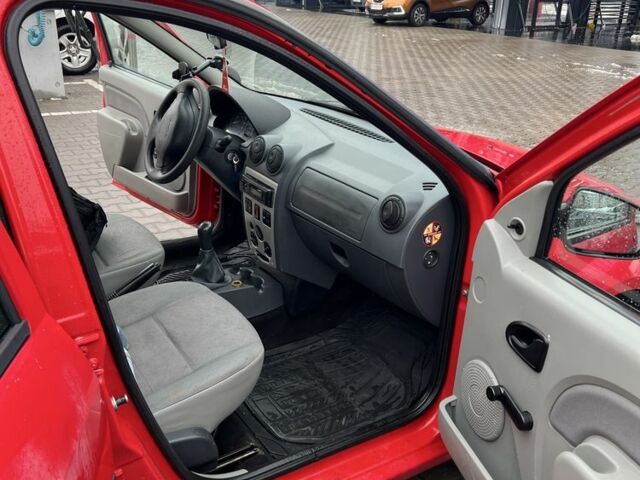 Червоний Дачія Logan, об'ємом двигуна 1.4 л та пробігом 270 тис. км за 4650 $, фото 3 на Automoto.ua