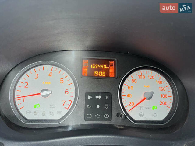 Красный Дачия Логан, объемом двигателя 1.6 л и пробегом 168 тыс. км за 5350 $, фото 20 на Automoto.ua