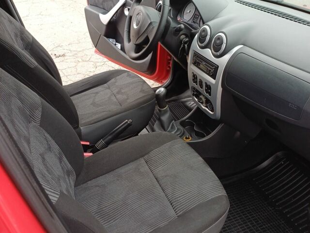 Червоний Дачія Logan, об'ємом двигуна 1.6 л та пробігом 159 тис. км за 5850 $, фото 17 на Automoto.ua