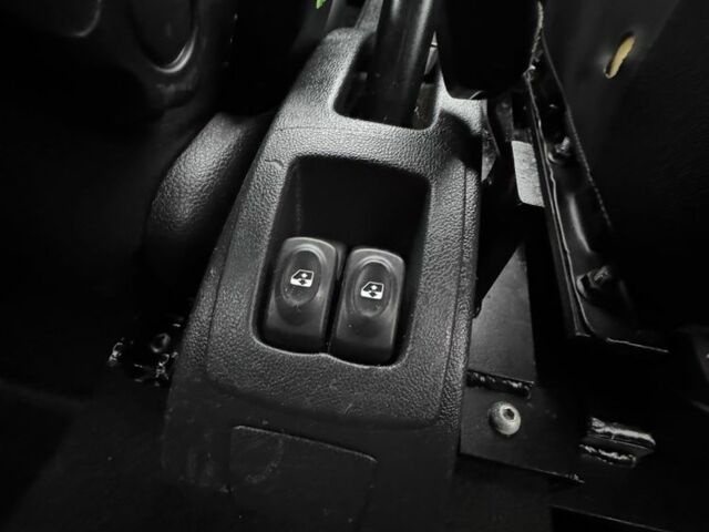 Красный Дачия Логан, объемом двигателя 1.6 л и пробегом 174 тыс. км за 5999 $, фото 11 на Automoto.ua