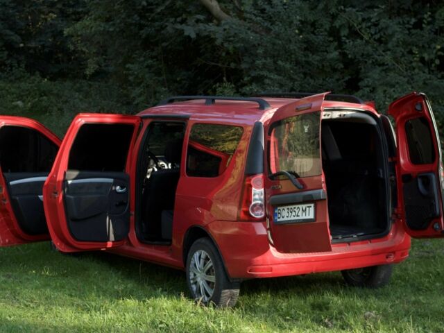 Красный Дачия Логан, объемом двигателя 1.6 л и пробегом 320 тыс. км за 4300 $, фото 13 на Automoto.ua