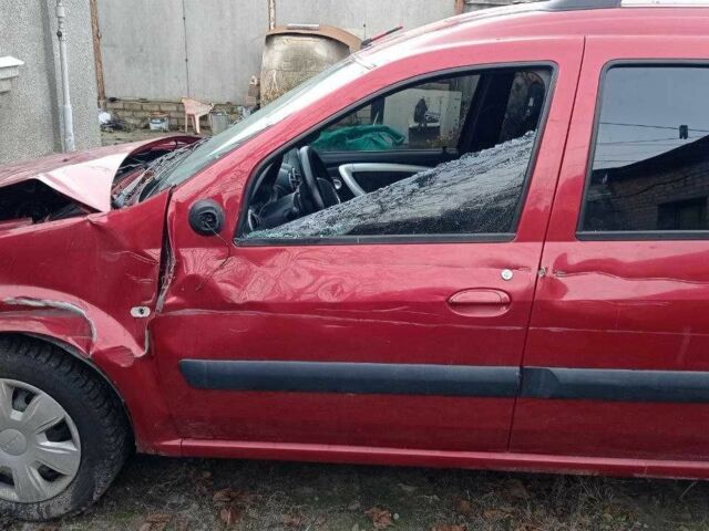 Красный Дачия Логан, объемом двигателя 1.6 л и пробегом 220 тыс. км за 1700 $, фото 4 на Automoto.ua