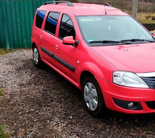 Красный Дачия Логан, объемом двигателя 1.6 л и пробегом 210 тыс. км за 6500 $, фото 3 на Automoto.ua
