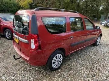 Красный Дачия Логан, объемом двигателя 1.6 л и пробегом 117 тыс. км за 2000 $, фото 3 на Automoto.ua