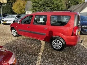 Красный Дачия Логан, объемом двигателя 1.6 л и пробегом 117 тыс. км за 2000 $, фото 6 на Automoto.ua