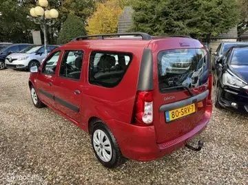 Красный Дачия Логан, объемом двигателя 1.6 л и пробегом 117 тыс. км за 2000 $, фото 4 на Automoto.ua