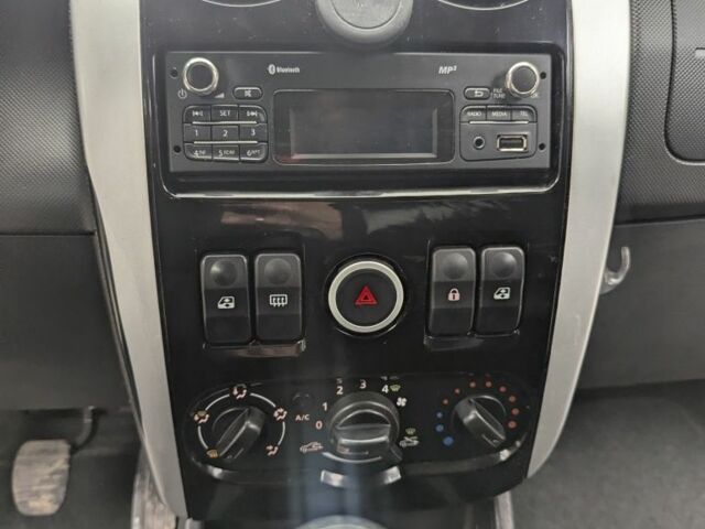 Красный Дачия Логан, объемом двигателя 1.6 л и пробегом 90 тыс. км за 8000 $, фото 9 на Automoto.ua