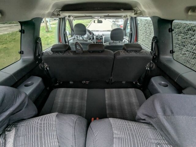 Красный Дачия Логан, объемом двигателя 1.6 л и пробегом 90 тыс. км за 8000 $, фото 4 на Automoto.ua